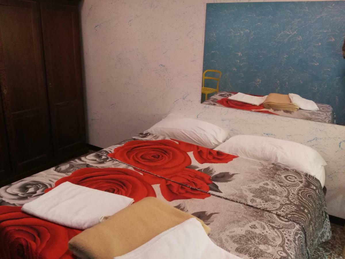 The Hostel In Genova Esterno foto